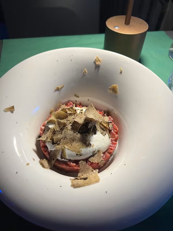 Tartare di manzo con tartufo nero
